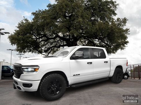 Used 2023 RAM 1500 Laramie AWD/4WD image 1