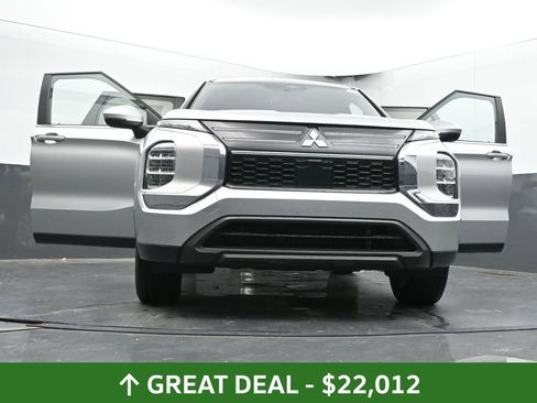 Used 2025 Mitsubishi Outlander ES image 71