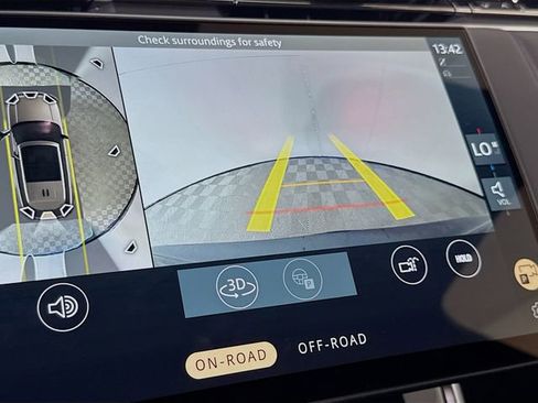 New 2026 Land Rover Range Rover Long Wheelbase SE image 17