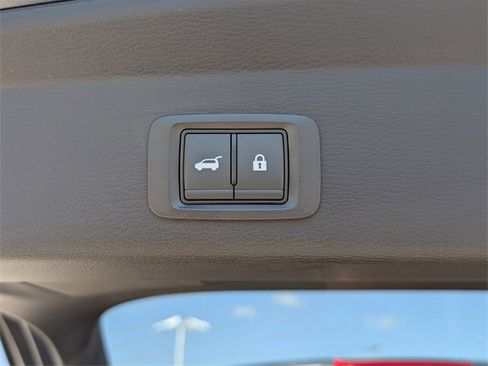 New 2025 Mitsubishi Outlander SE image 28