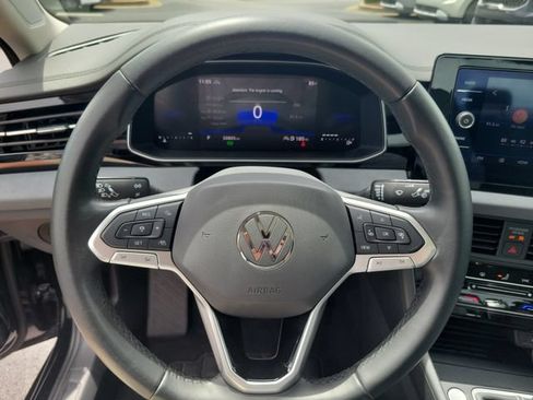 Used 2025 Volkswagen Jetta SE FWD image 15