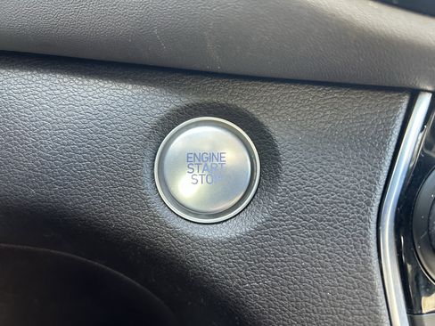 Used 2019 Hyundai Santa Fe Limited image 15