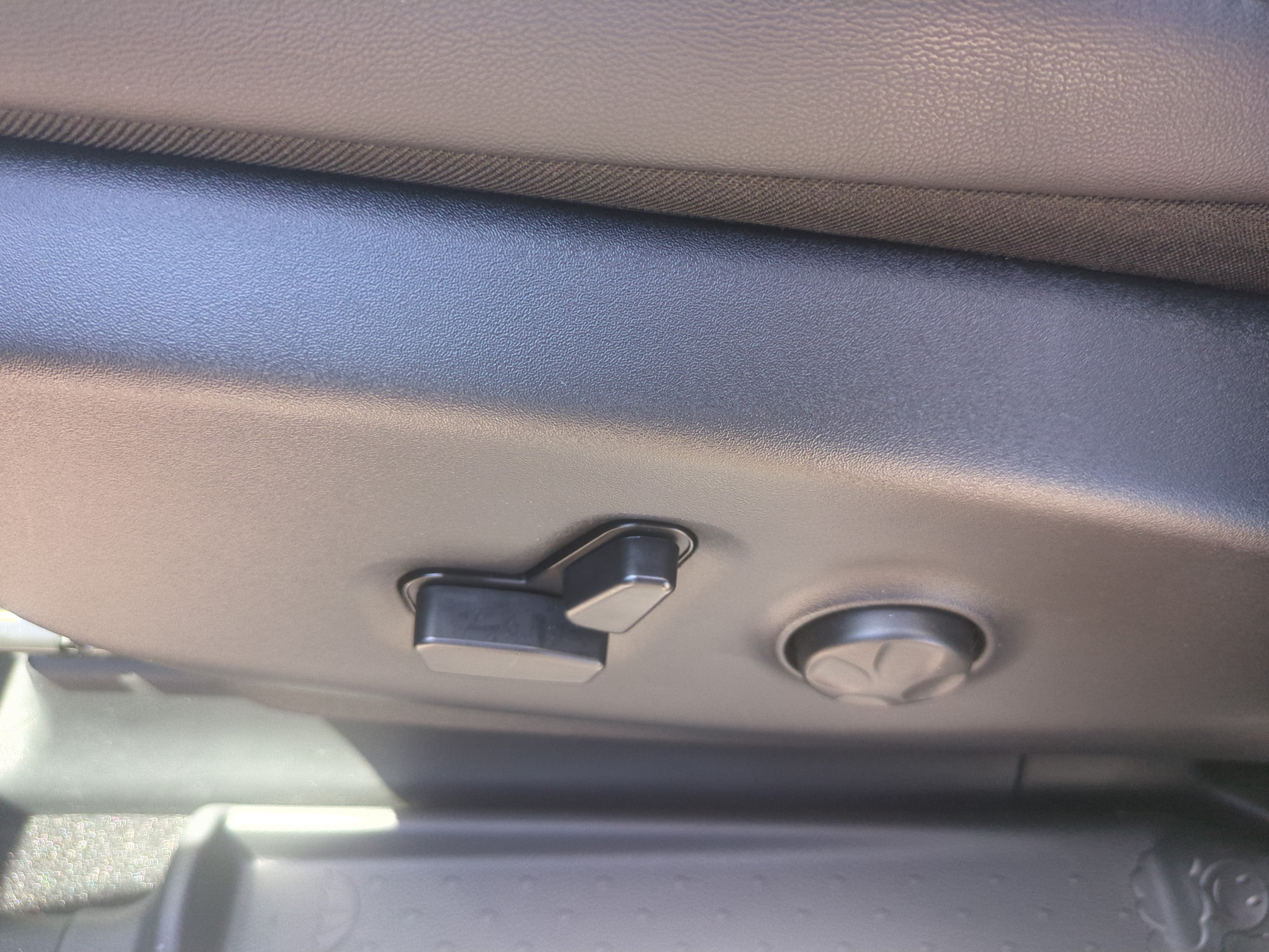 Used 2026 Chrysler Voyager LX FWD image 10