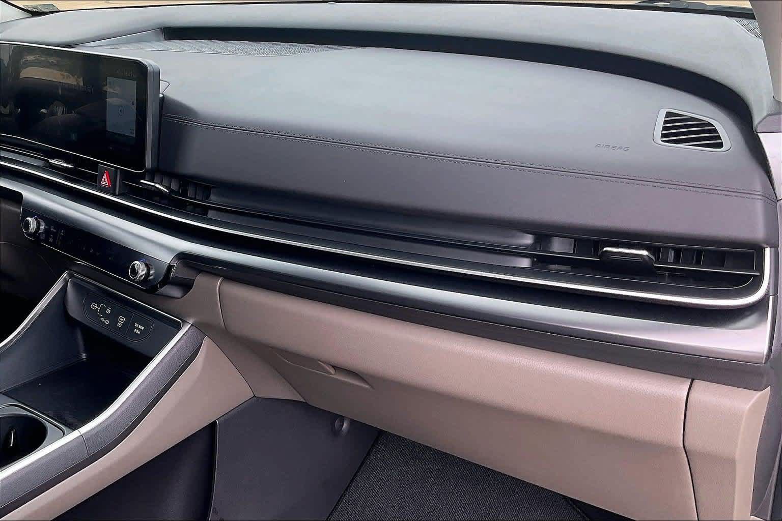 Certified 2026 Kia Carnival FWD image 21