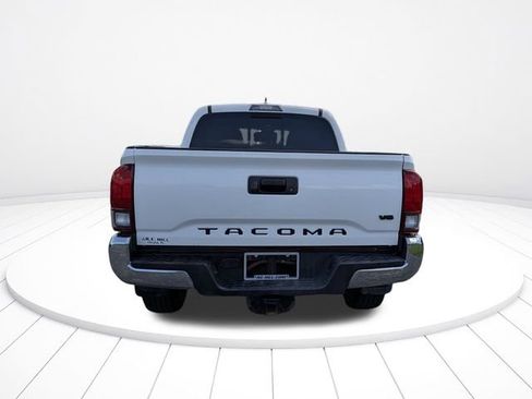 Used 2022 Toyota Tacoma SR5 RWD image 4