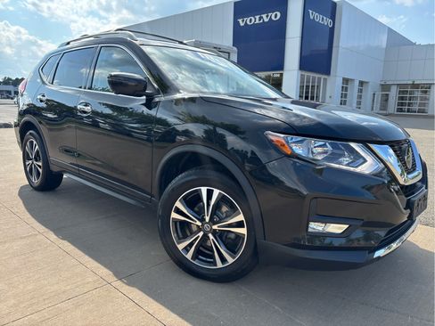 Used 2020 Nissan Rogue SV w/ Sun & Sound Touring Package AWD/4WD image 3