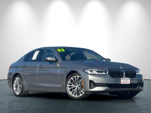 Used 2023 BMW 530i w/ Premium Package image 2