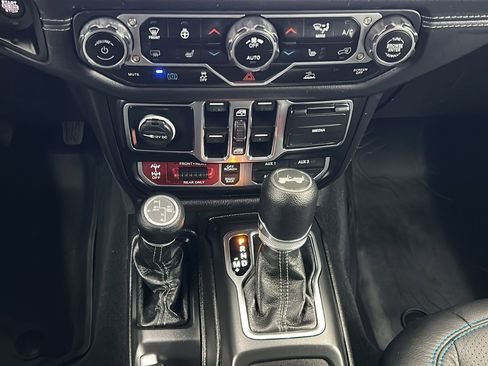 Used 2024 Jeep Wrangler Unlimited Rubicon 4xe w/ Technology Group image 23