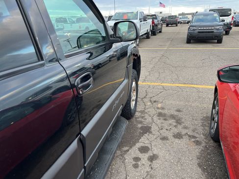 Used 2003 Chevrolet Avalanche 4x4 w/ Suspension Package, Off-Road image 19