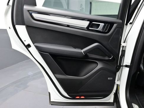 Certified 2022 Porsche Cayenne Platinum Edition AWD/4WD image 13