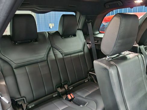 Used 2018 Land Rover Discovery HSE image 18