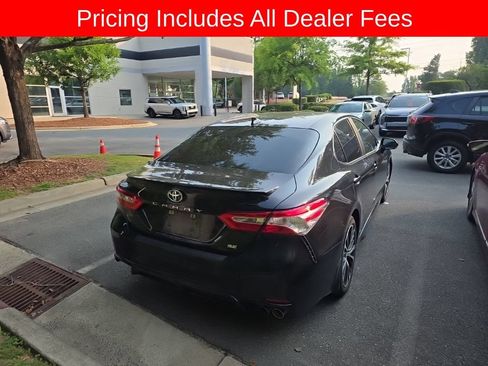 Used 2020 Toyota Camry SE w/ Convenience Package FWD image 15