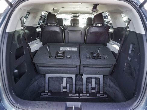 Used 2024 Kia Carnival EX FWD image 25
