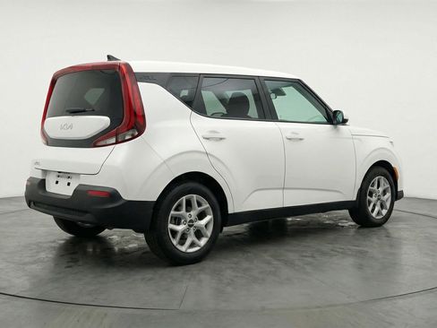 Used 2025 Kia Soul LX w/ LX Technology Package FWD image 9