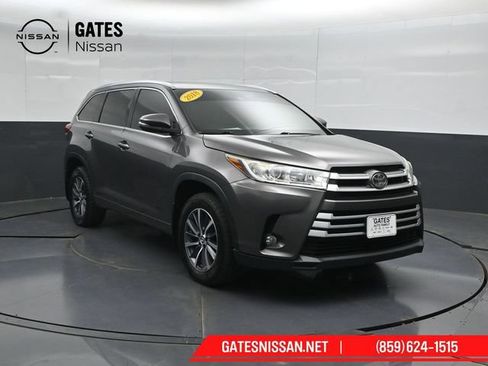 Used 2018 Toyota Highlander XLE AWD/4WD image 4