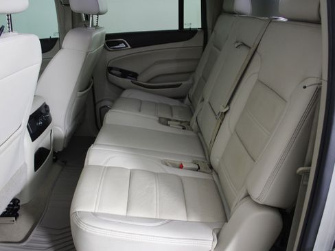 Used 2019 GMC Yukon XL Denali image 12