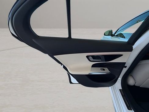 Used 2025 Mercedes-Benz E 350 Sedan image 26