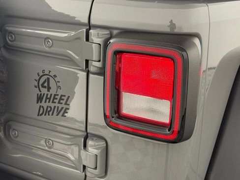 Certified 2023 Jeep Wrangler Unlimited AWD/4WD image 16