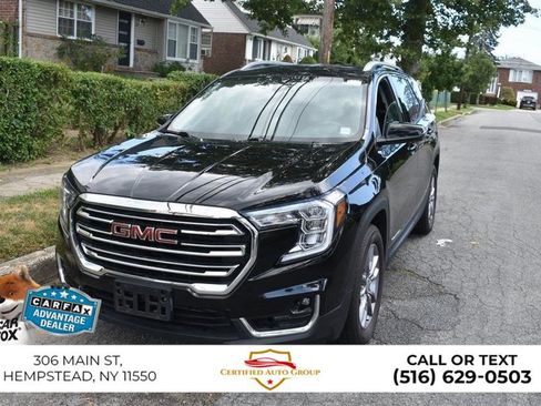 Used 2023 GMC Terrain SLT image 2