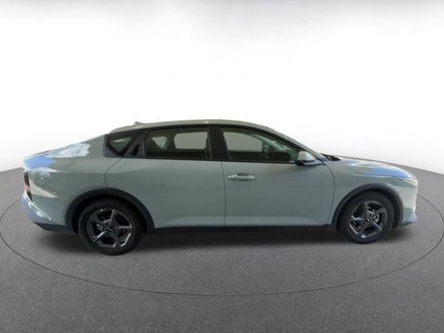 Used 2025 Kia K4 LXS image 16