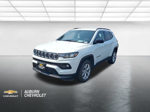Used 2024 Jeep Compass Latitude AWD/4WD image 7