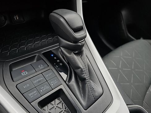 Used 2024 Toyota RAV4 XLE image 15