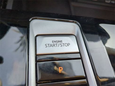 Certified 2024 Volkswagen Atlas SE image 31