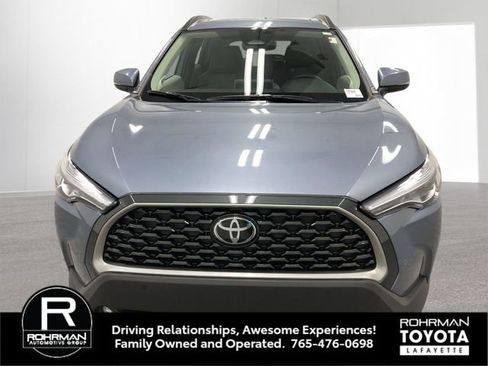 Used 2023 Toyota Corolla Cross XLE w/ Convenience Package image 11