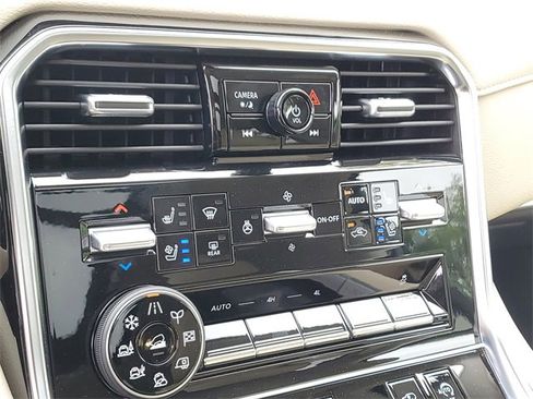 New 2025 Nissan Armada Platinum Reserve image 16