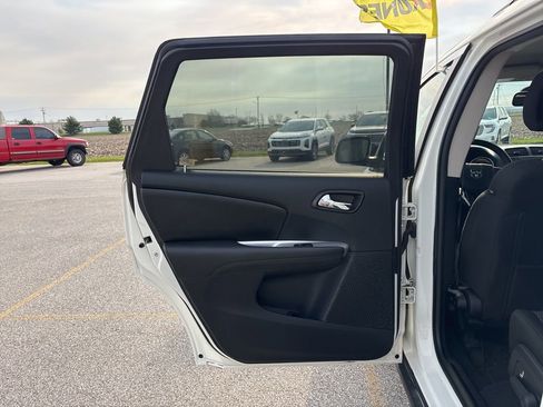 Used 2020 Dodge Journey SE w/ Blacktop Package image 21