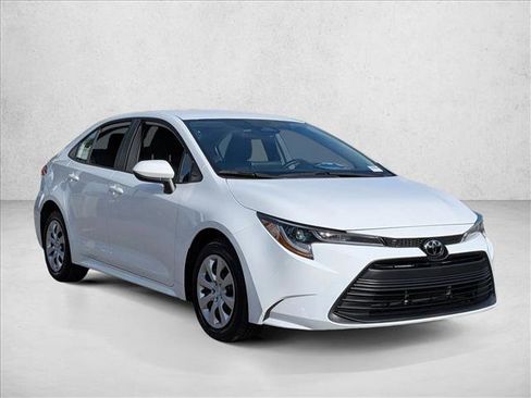 Used 2024 Toyota Corolla LE image 3