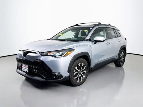 Used 2023 Toyota Corolla Cross AWD Hybrid w/ Moonroof Package image 2