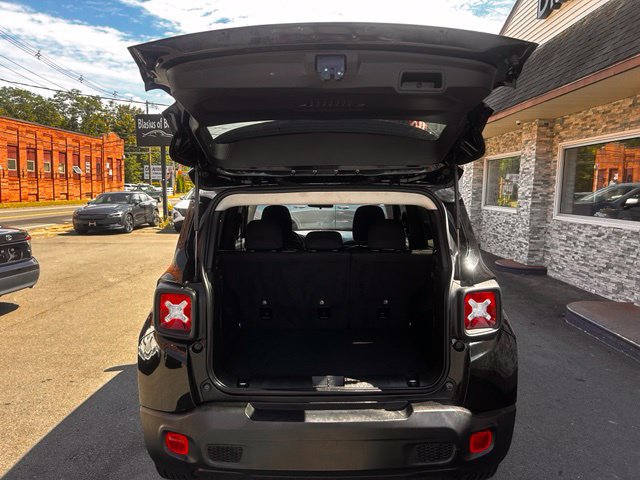 Used 2023 Jeep Renegade Latitude AWD/4WD image 9