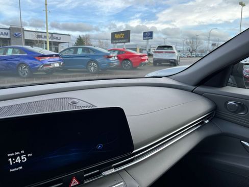 Used 2025 Hyundai Elantra SEL image 34