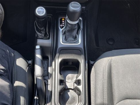 Used 2021 Jeep Gladiator Willys image 23