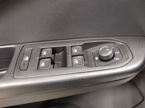 New 2025 Volkswagen Taos SE image 18