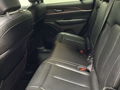 Used 2024 Jeep Grand Cherokee Limited AWD/4WD image 23