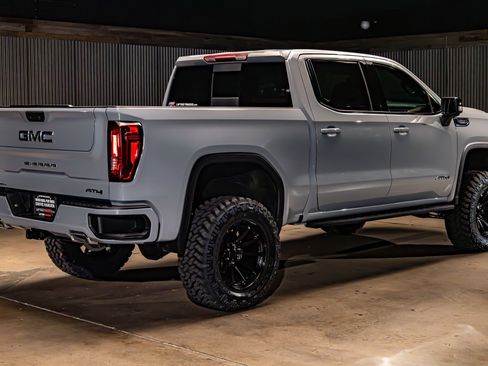 Used 2025 GMC Sierra 1500 AT4 w/ AT4 Premium Package AWD/4WD image 10