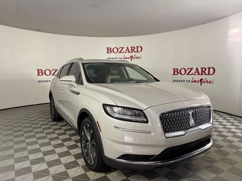 Used 2023 Lincoln Nautilus Reserve image 1