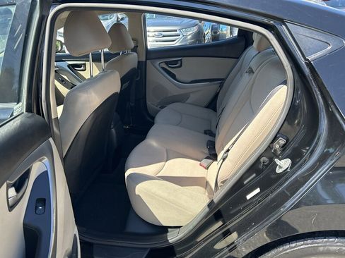 Used 2016 Hyundai Elantra SE FWD image 9