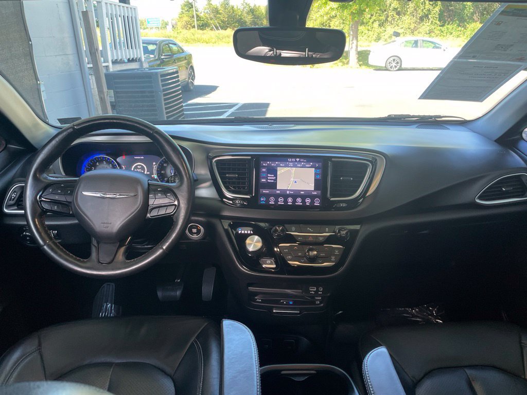 Used 2019 Chrysler Pacifica Touring-L Plus w/ S Appearance Package FWD image 14