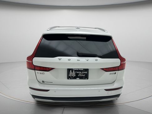 Used 2025 Volvo V60 B5 Cross Country Plus AWD/4WD image 6