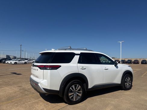 Certified 2025 Nissan Pathfinder SL image 26