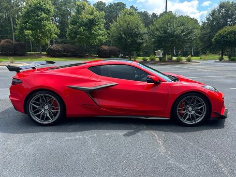 Used 2024 Chevrolet Corvette Z06 w/ Z07 Performance Package RWD image 24
