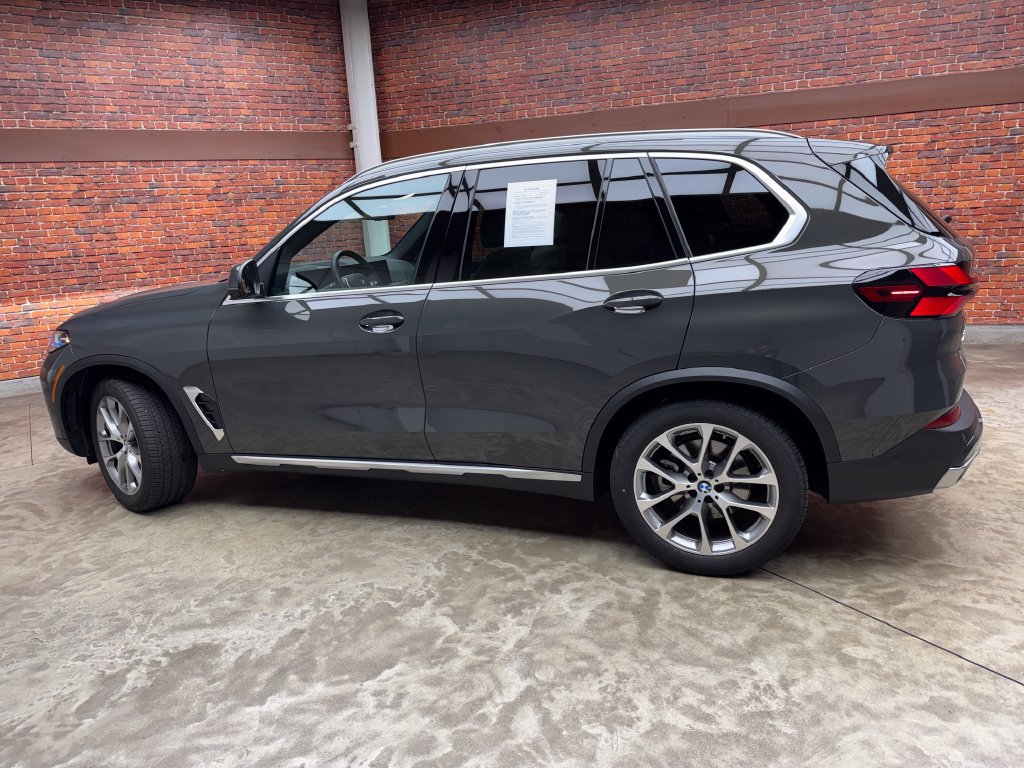 Used 2026 BMW X5 xDrive40i w/ Climate Comfort Package AWD/4WD image 2