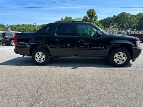 Used 2013 Chevrolet Avalanche LT image 6