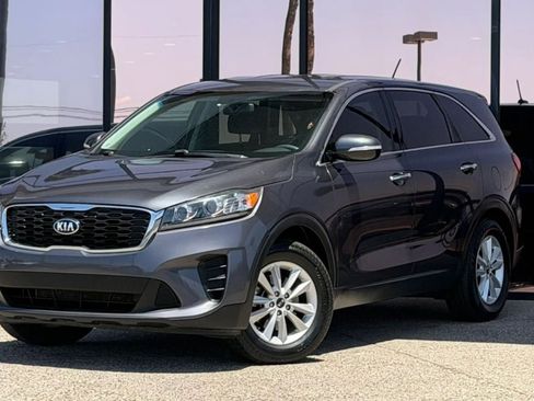 Used 2019 Kia Sorento FWD V6 image 3