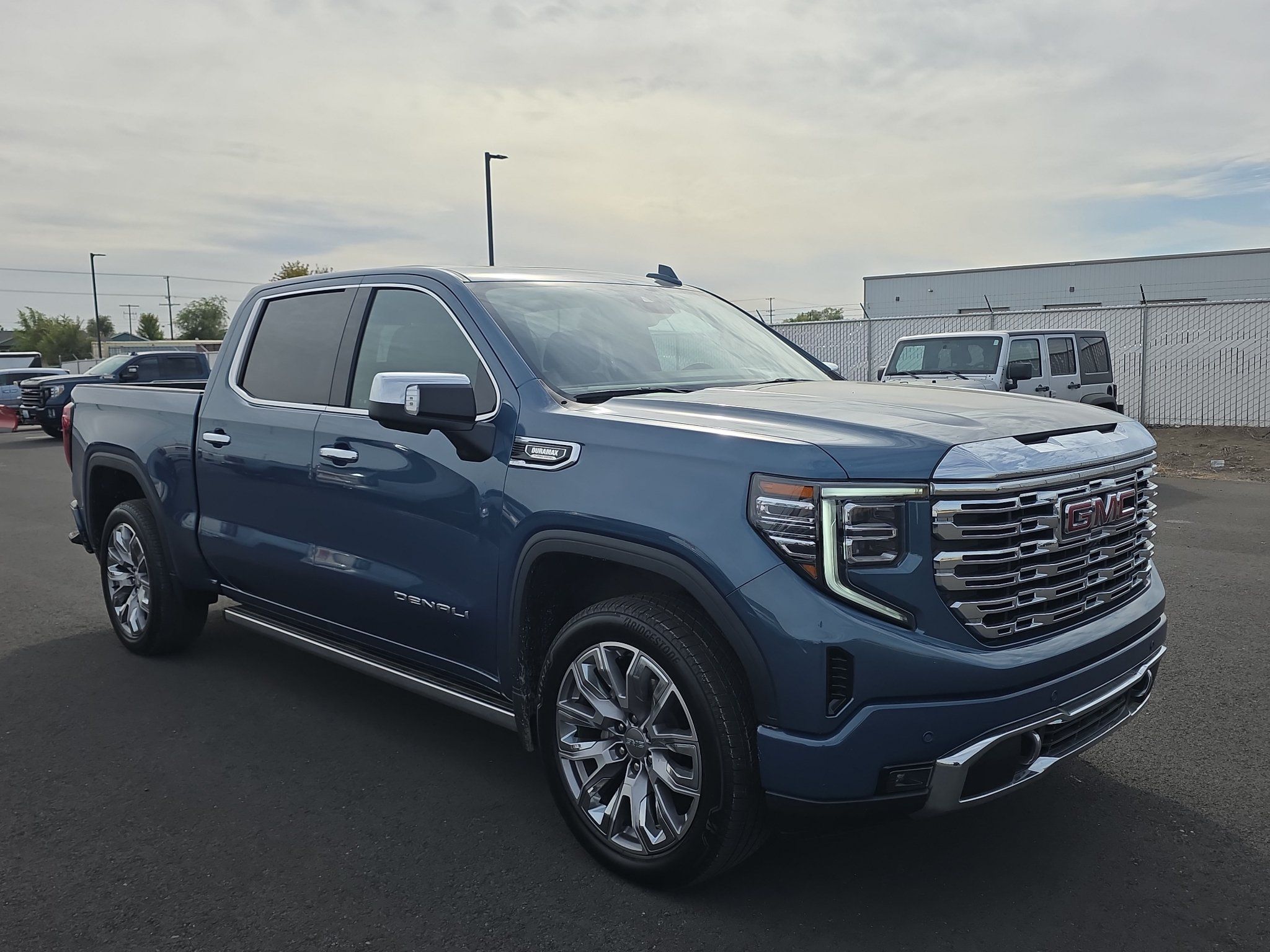 Used 2025 GMC Sierra 1500 Denali w/ Denali Reserve Package AWD/4WD image 1