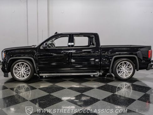 Used 2017 GMC Sierra 1500 Denali w/ Denali Ultimate Package AWD/4WD image 2