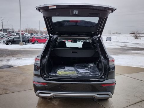 New 2026 Mitsubishi Outlander SE image 16